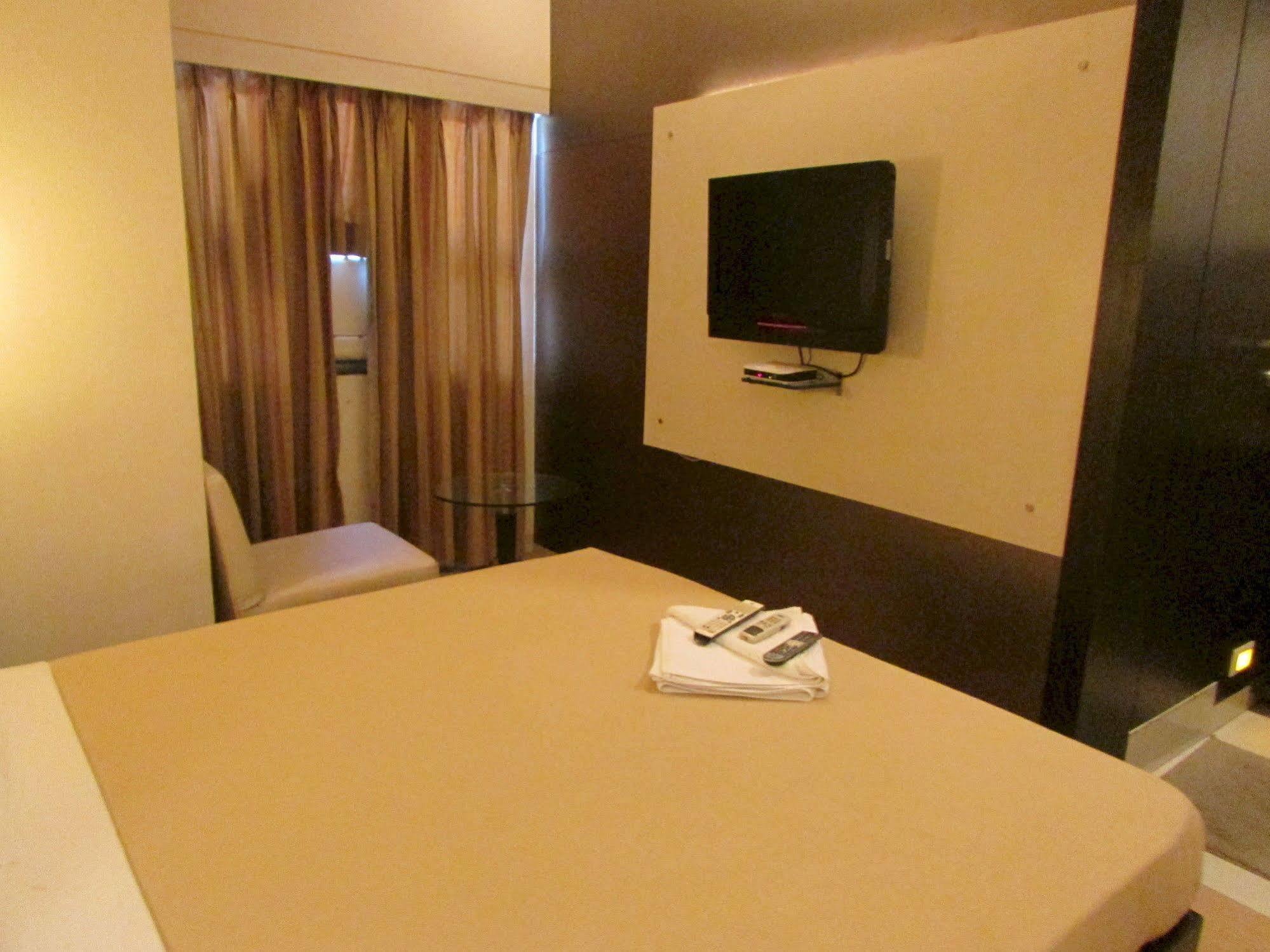 Hotel Mourya Residency Thane Exterior foto